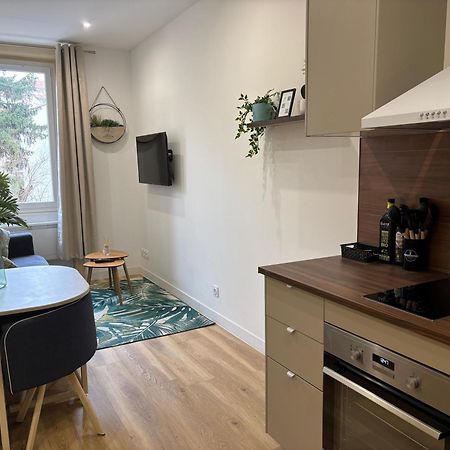 Elegant T2 A Bron, Tramway A 2Min, Box Parking, 4Personnes Apartment Exterior photo