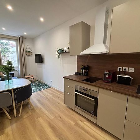Elegant T2 A Bron, Tramway A 2Min, Box Parking, 4Personnes Apartment Exterior photo