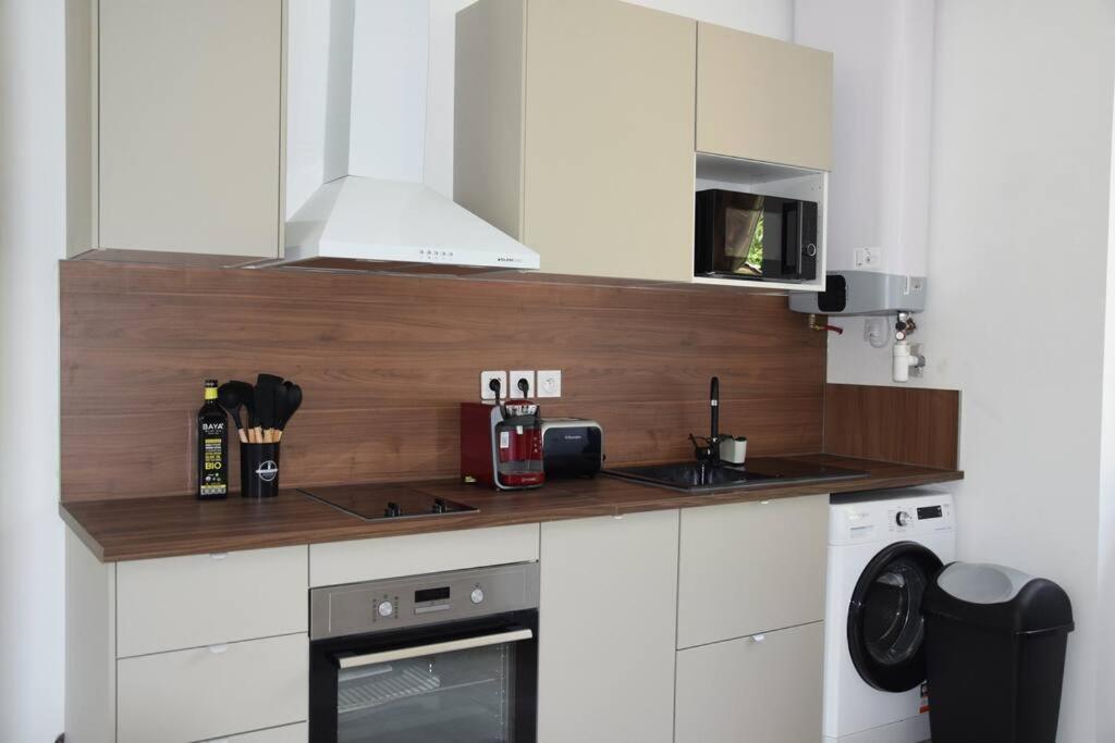 Elegant T2 A Bron, Tramway A 2Min, Box Parking, 4Personnes Apartment Exterior photo