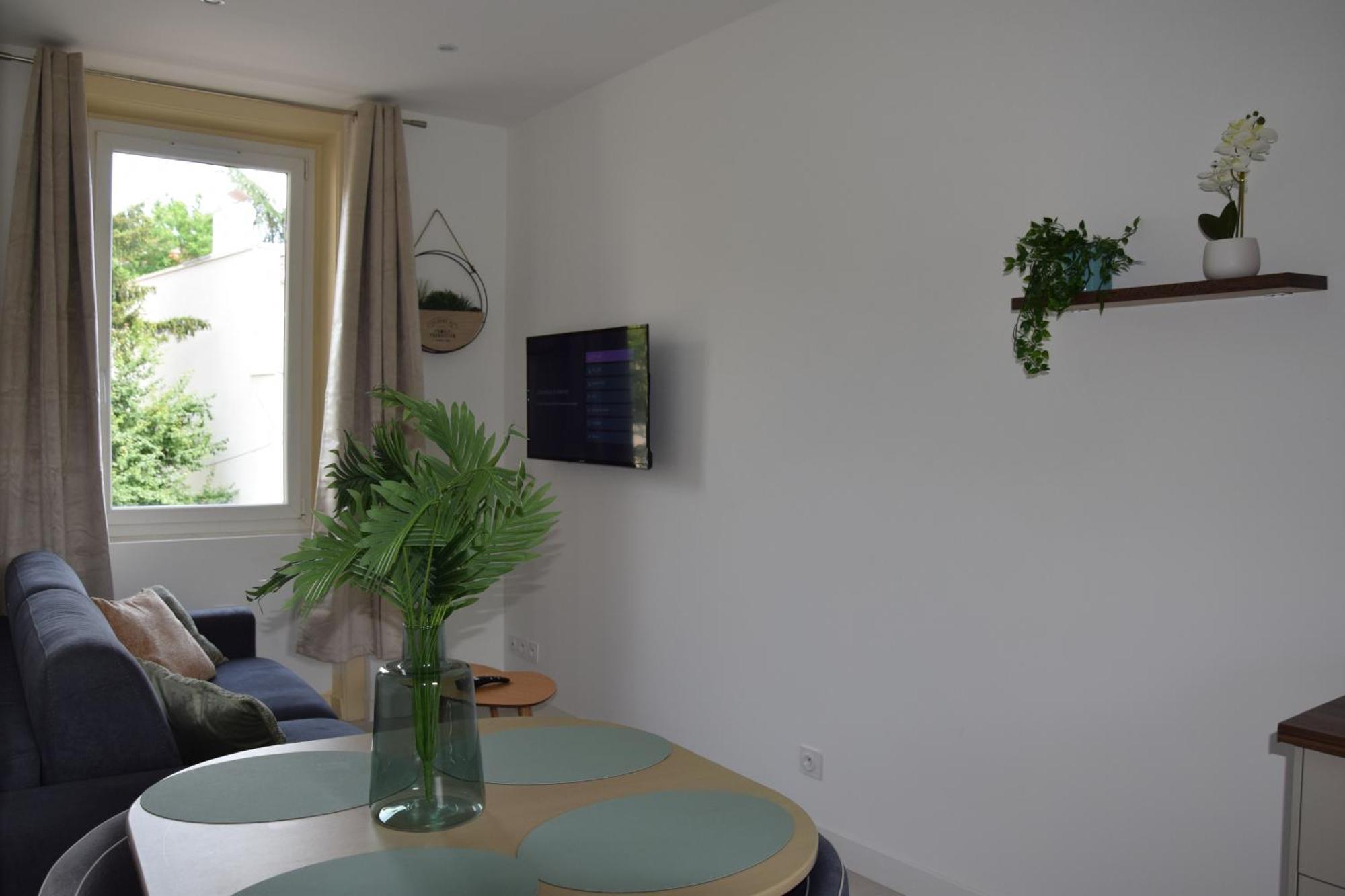 Elegant T2 A Bron, Tramway A 2Min, Box Parking, 4Personnes Apartment Exterior photo