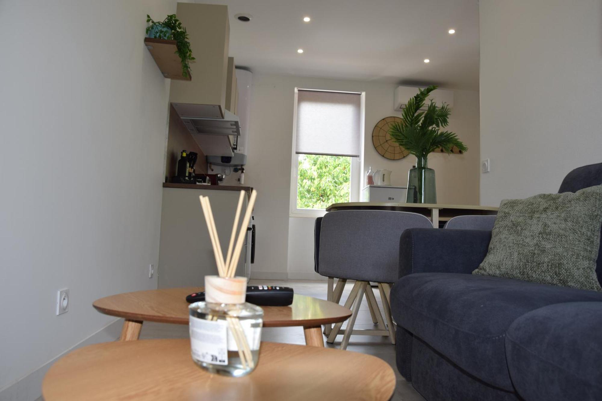 Elegant T2 A Bron, Tramway A 2Min, Box Parking, 4Personnes Apartment Exterior photo