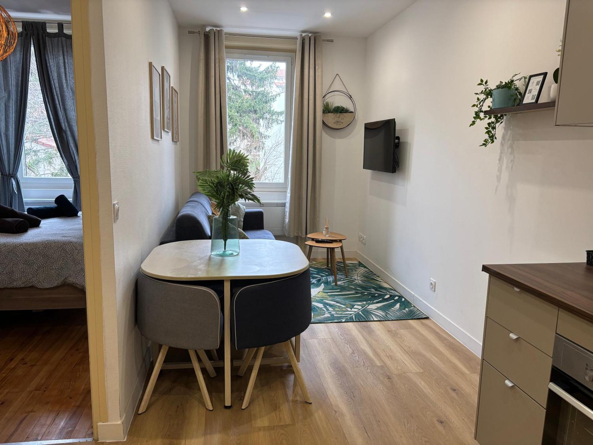 Elegant T2 A Bron, Tramway A 2Min, Box Parking, 4Personnes Apartment Exterior photo