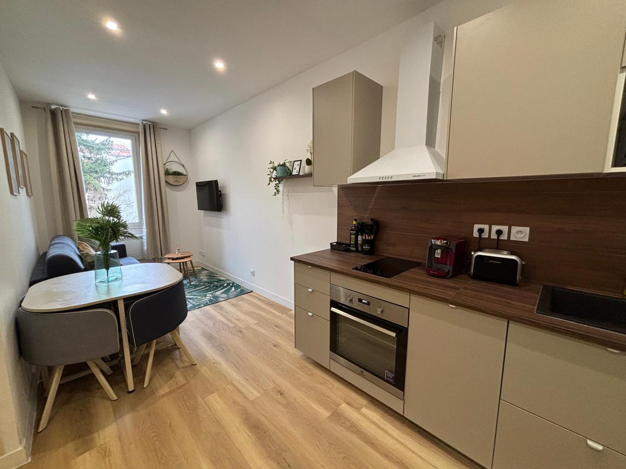 Elegant T2 A Bron, Tramway A 2Min, Box Parking, 4Personnes Apartment Exterior photo