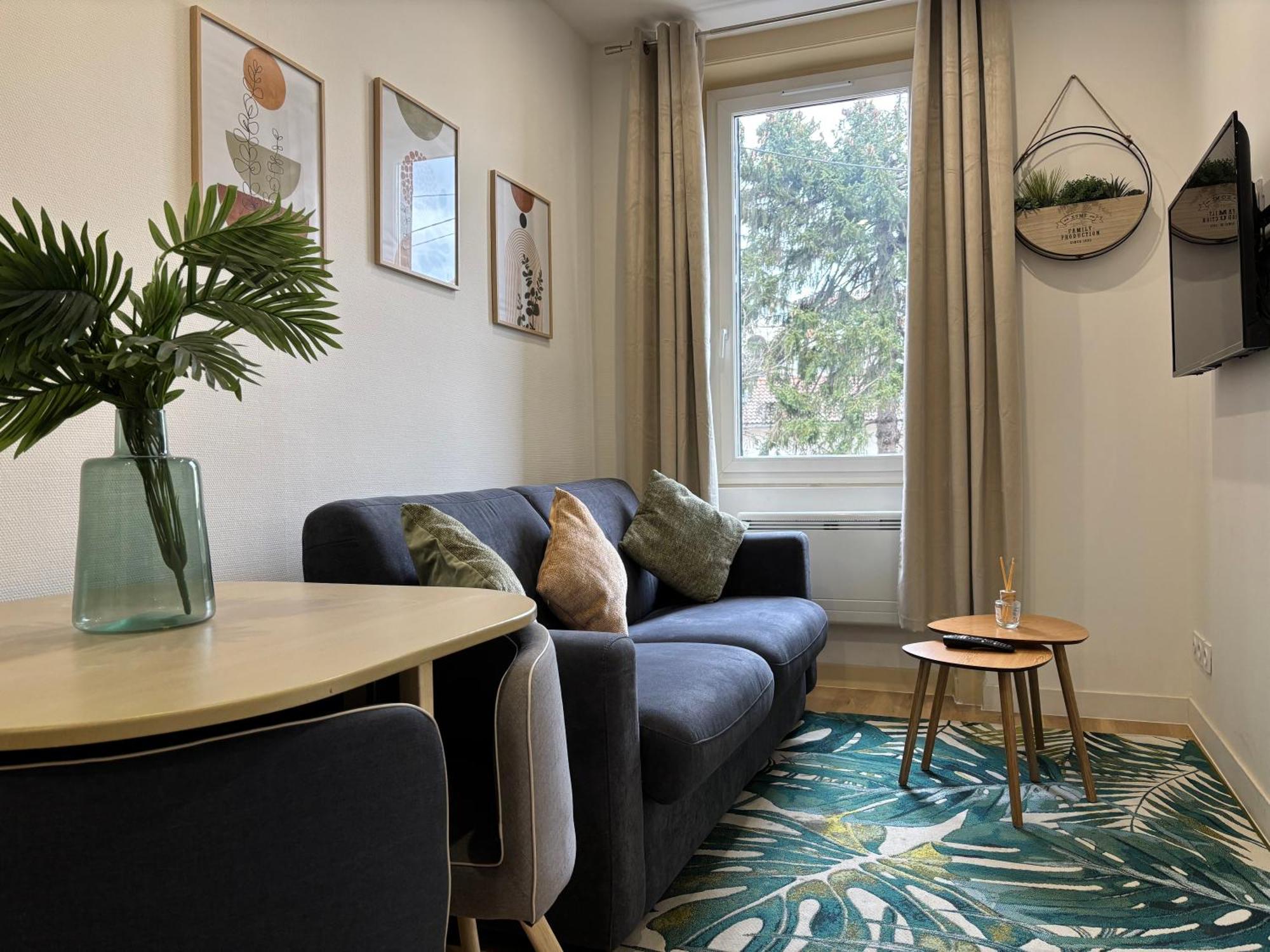 Elegant T2 A Bron, Tramway A 2Min, Box Parking, 4Personnes Apartment Exterior photo